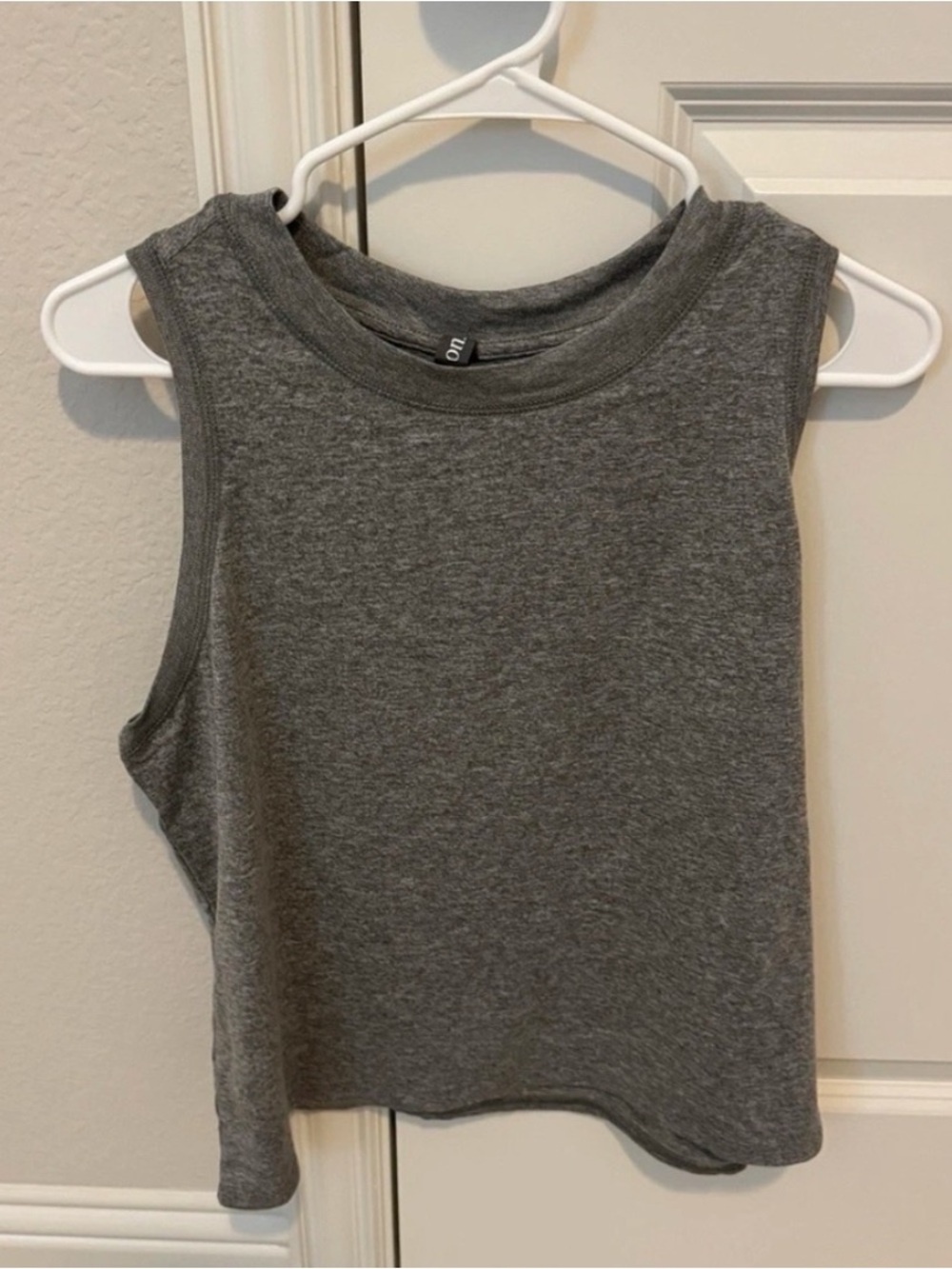 Vuori energy top tank top size XL grey color crop style